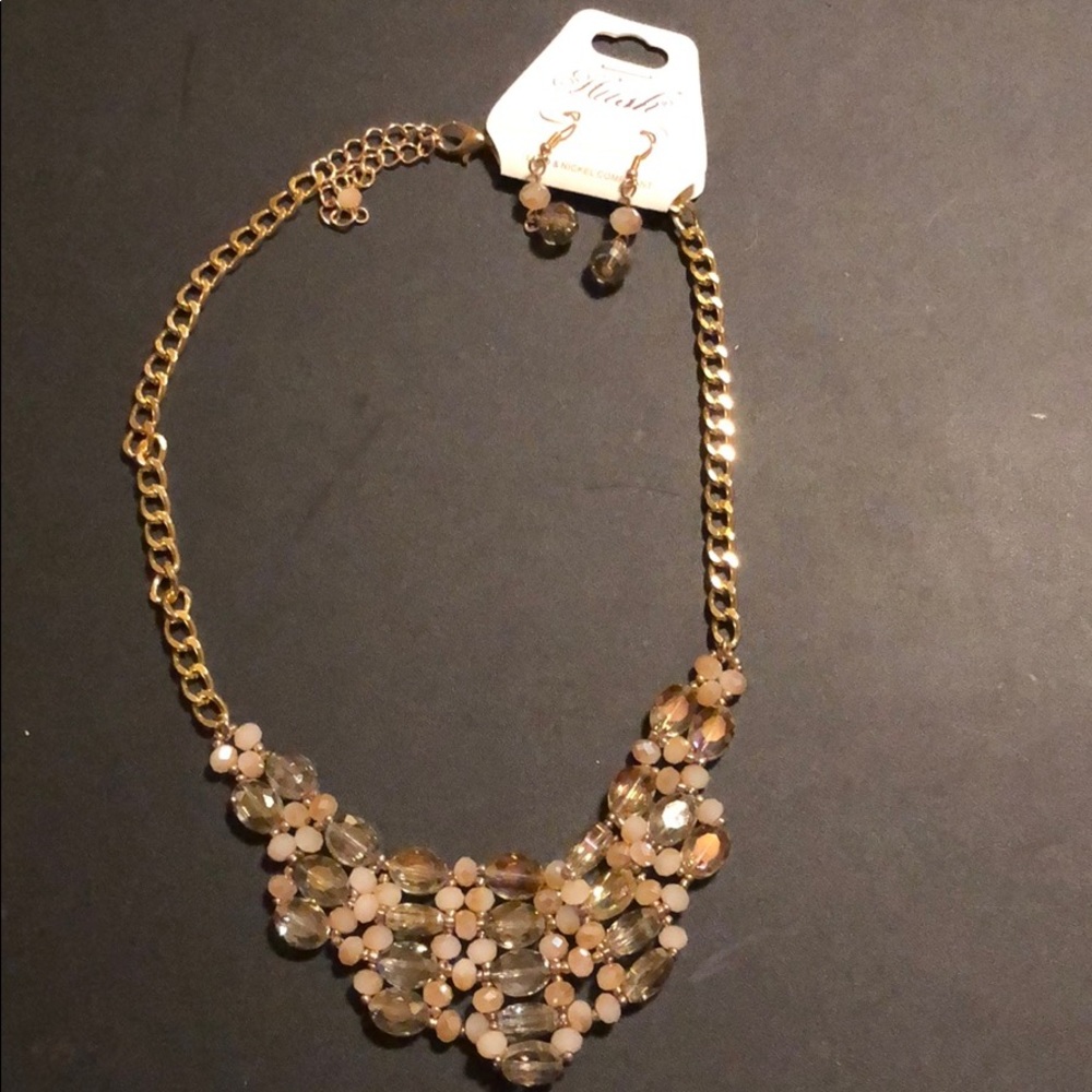 Bead Necklace/gold with matching earrings